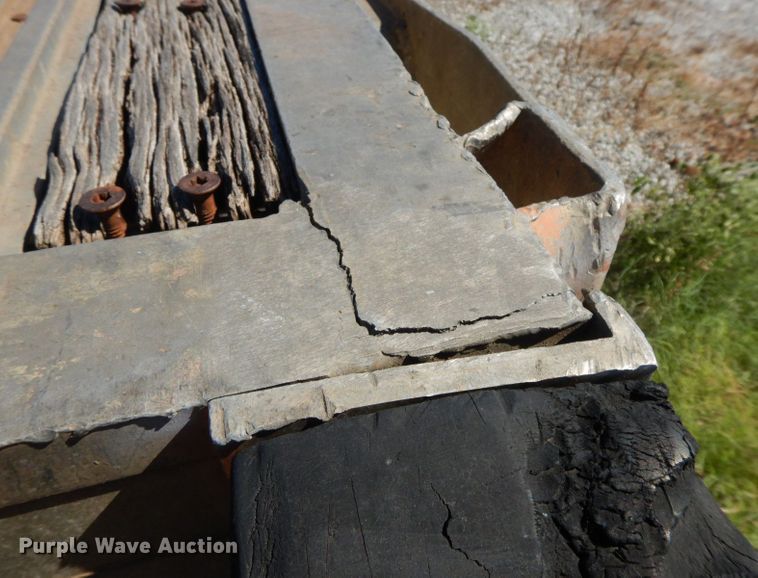 image for item HF9385 1998 Transcraft  flatbed trailer