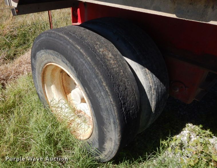 image for item HF9385 1998 Transcraft  flatbed trailer