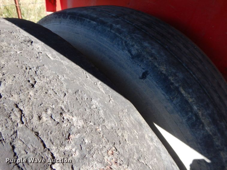 image for item HF9385 1998 Transcraft  flatbed trailer