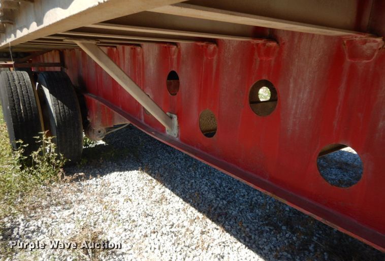 image for item HF9385 1998 Transcraft  flatbed trailer