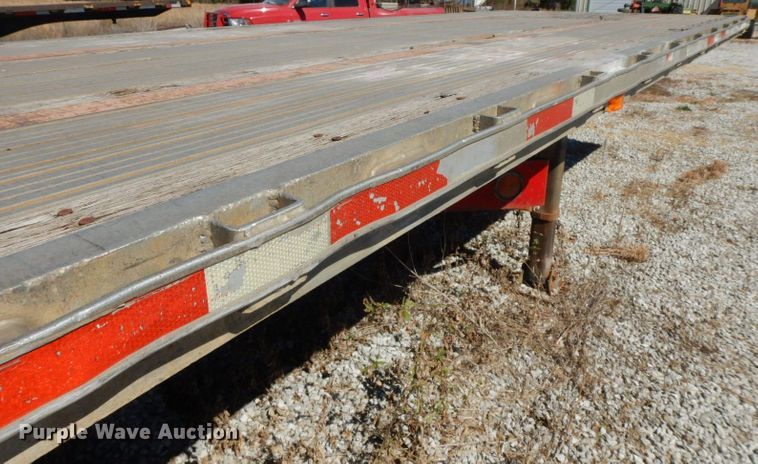 image for item HF9385 1998 Transcraft  flatbed trailer