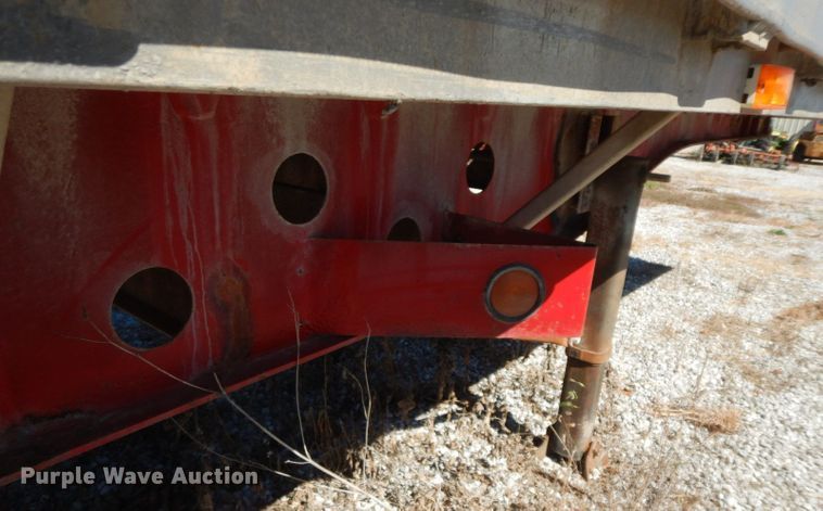 image for item HF9385 1998 Transcraft  flatbed trailer