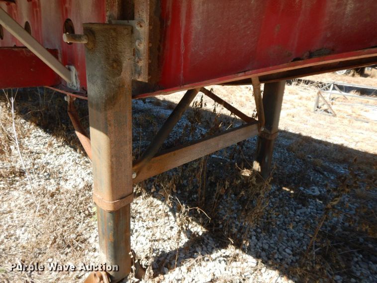 image for item HF9385 1998 Transcraft  flatbed trailer