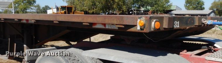 image for item HF9388 1985 Lufkin  flatbed trailer
