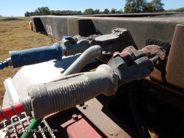 image for item HF9388 1985 Lufkin  flatbed trailer