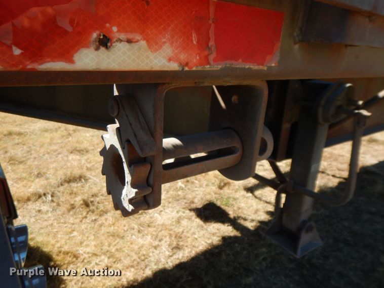 image for item HF9388 1985 Lufkin  flatbed trailer