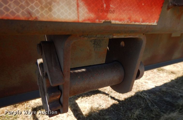 image for item HF9388 1985 Lufkin  flatbed trailer