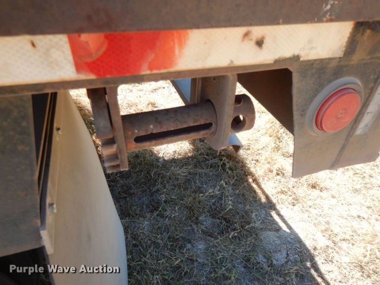 image for item HF9388 1985 Lufkin  flatbed trailer