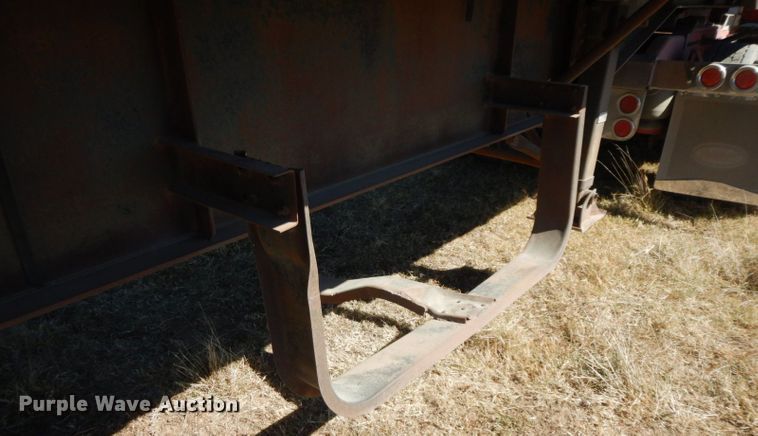 image for item HF9388 1985 Lufkin  flatbed trailer