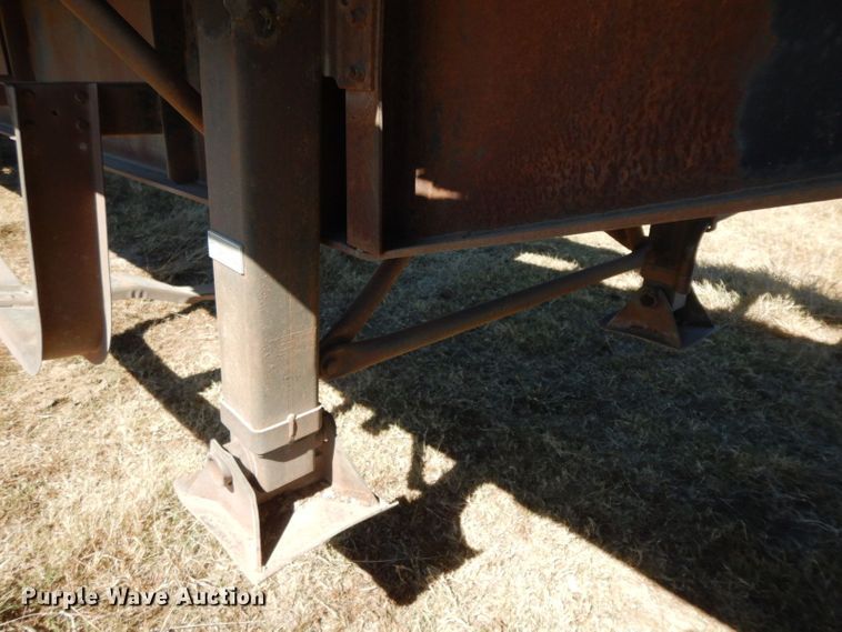 image for item HF9388 1985 Lufkin  flatbed trailer