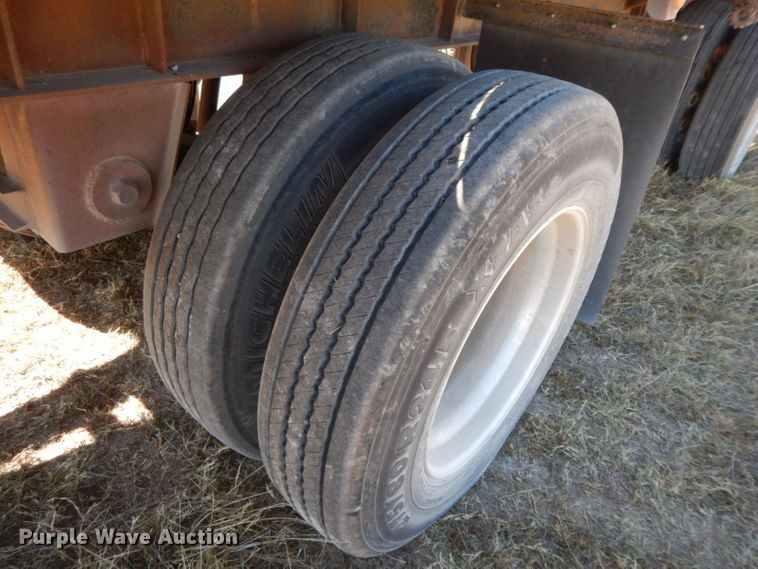 image for item HF9388 1985 Lufkin  flatbed trailer