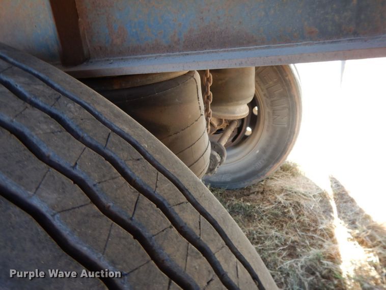 image for item HF9388 1985 Lufkin  flatbed trailer