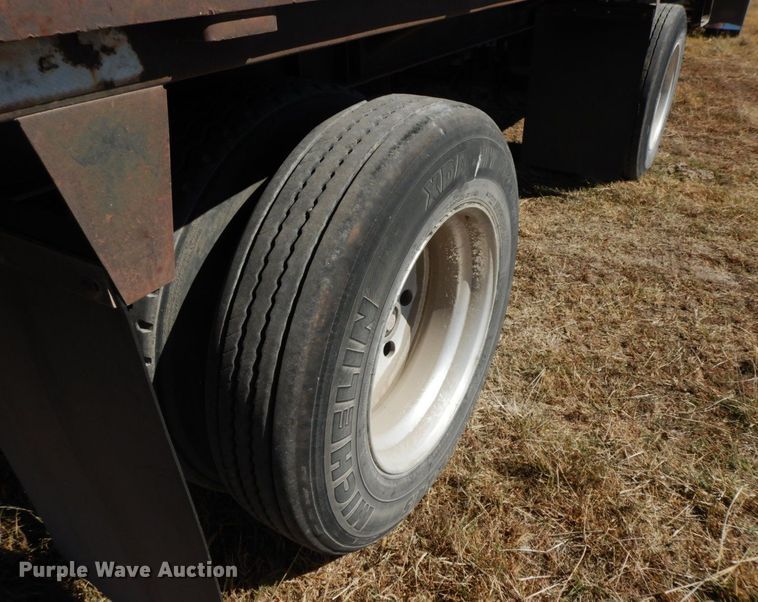 image for item HF9388 1985 Lufkin  flatbed trailer
