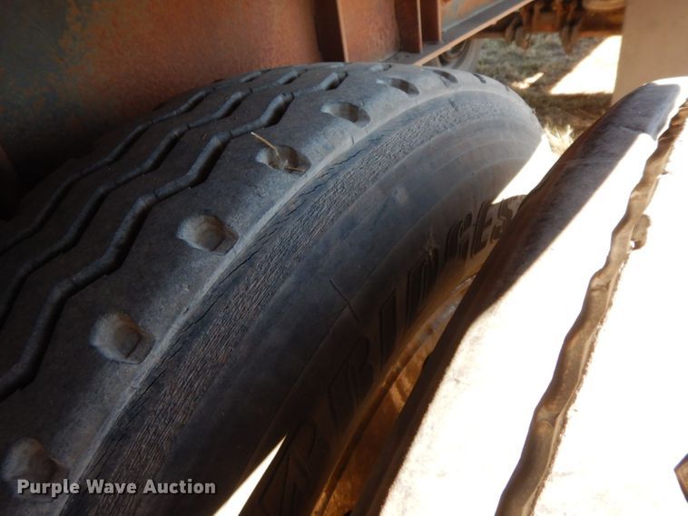 image for item HF9388 1985 Lufkin  flatbed trailer