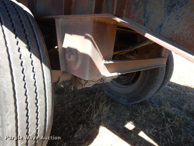 image for item HF9388 1985 Lufkin  flatbed trailer