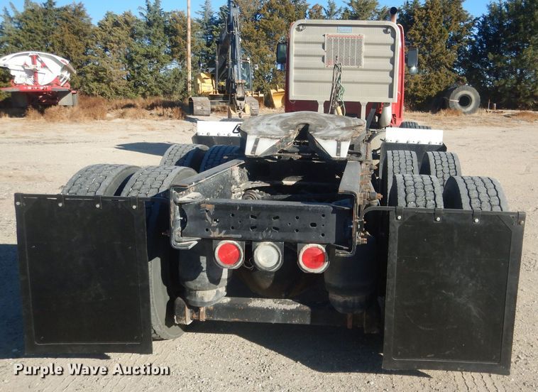 image for item HQ9518 2013 Volvo VNL  semi truck