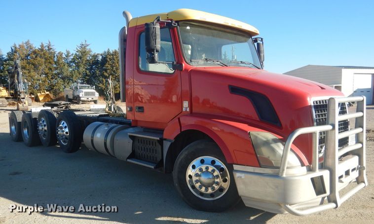 image for item HQ9518 2013 Volvo VNL  semi truck