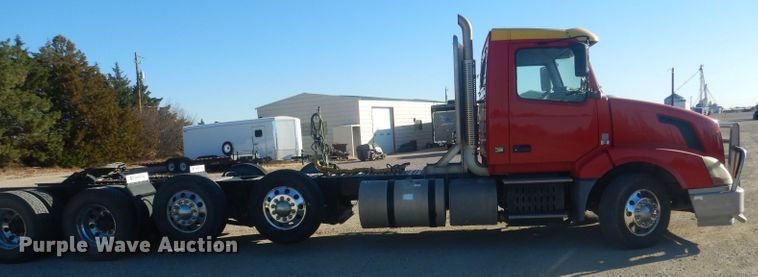 image for item HQ9518 2013 Volvo VNL  semi truck