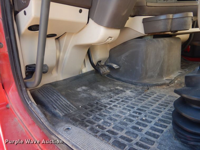 image for item HQ9518 2013 Volvo VNL  semi truck