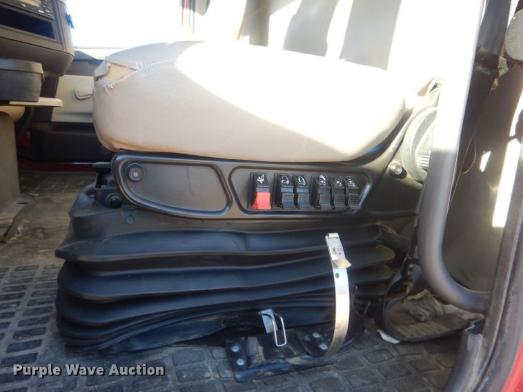 image for item HQ9518 2013 Volvo VNL  semi truck