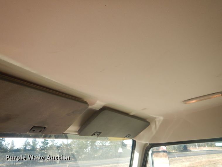 image for item HQ9518 2013 Volvo VNL  semi truck