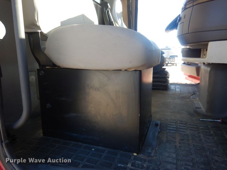 image for item HQ9518 2013 Volvo VNL  semi truck