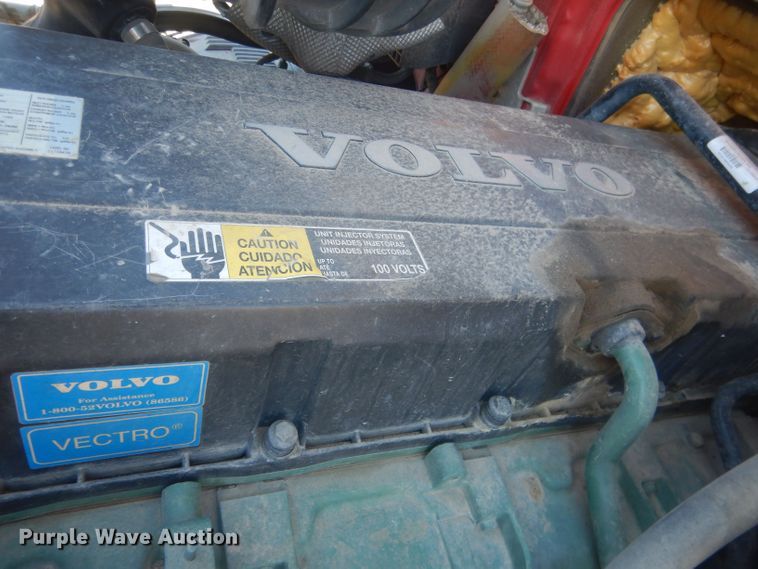 image for item HQ9518 2013 Volvo VNL  semi truck