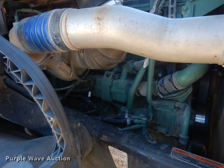 image for item HQ9518 2013 Volvo VNL  semi truck