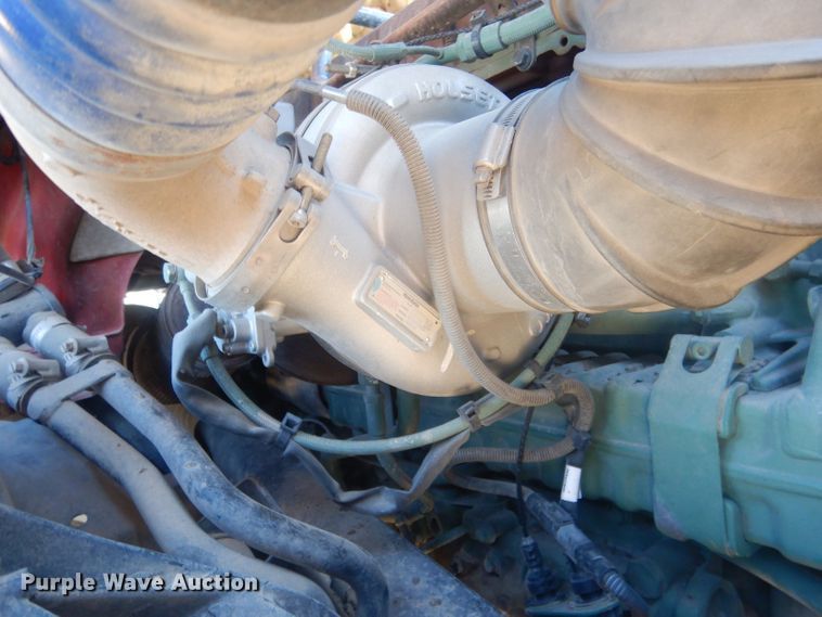 image for item HQ9518 2013 Volvo VNL  semi truck