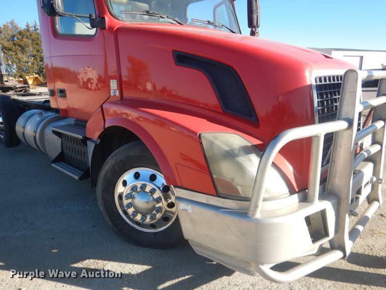 image for item HQ9518 2013 Volvo VNL  semi truck