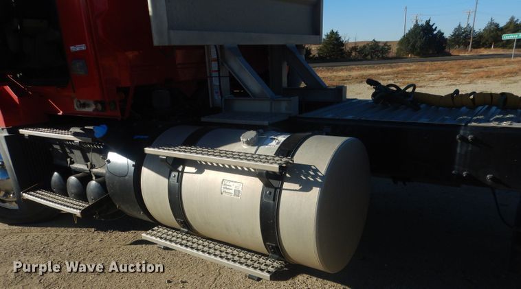 image for item HQ9518 2013 Volvo VNL  semi truck