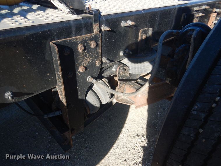 image for item HQ9518 2013 Volvo VNL  semi truck