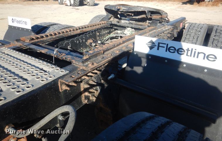 image for item HQ9518 2013 Volvo VNL  semi truck