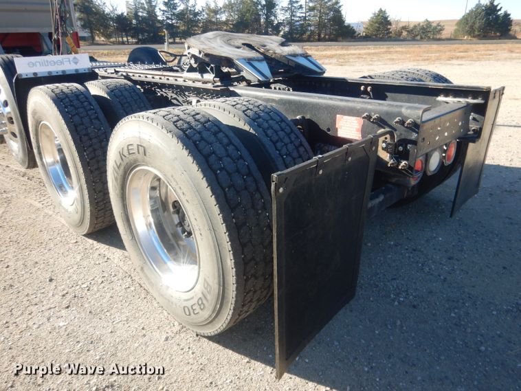 image for item HQ9518 2013 Volvo VNL  semi truck