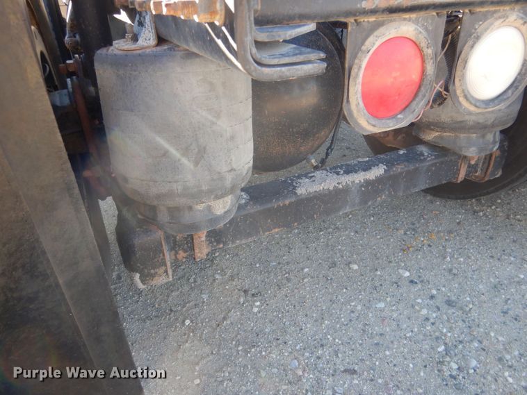 image for item HQ9518 2013 Volvo VNL  semi truck