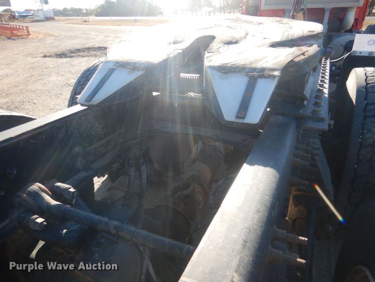 image for item HQ9518 2013 Volvo VNL  semi truck