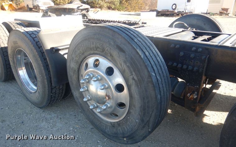 image for item HQ9518 2013 Volvo VNL  semi truck