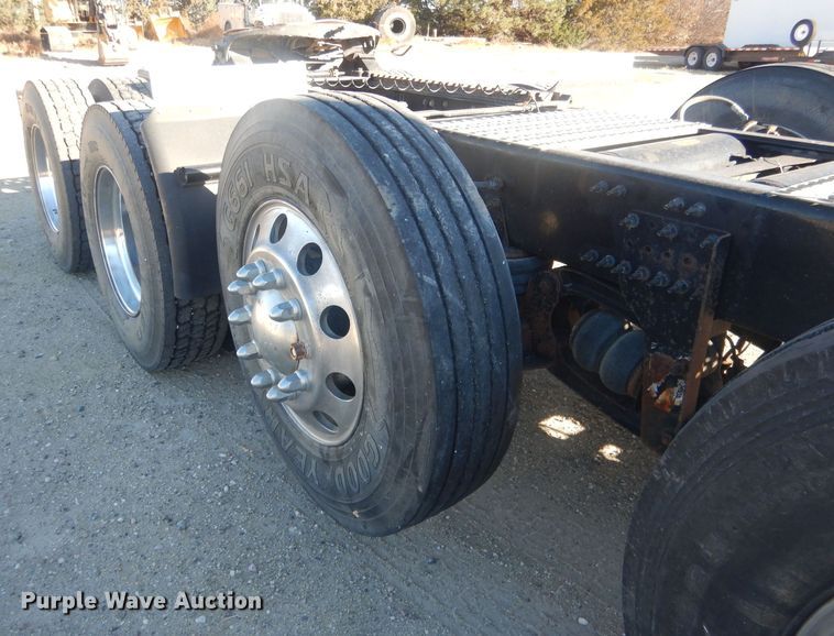 image for item HQ9518 2013 Volvo VNL  semi truck