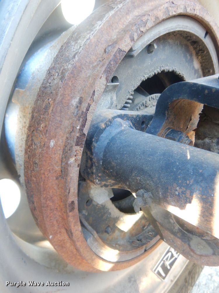 image for item HQ9518 2013 Volvo VNL  semi truck