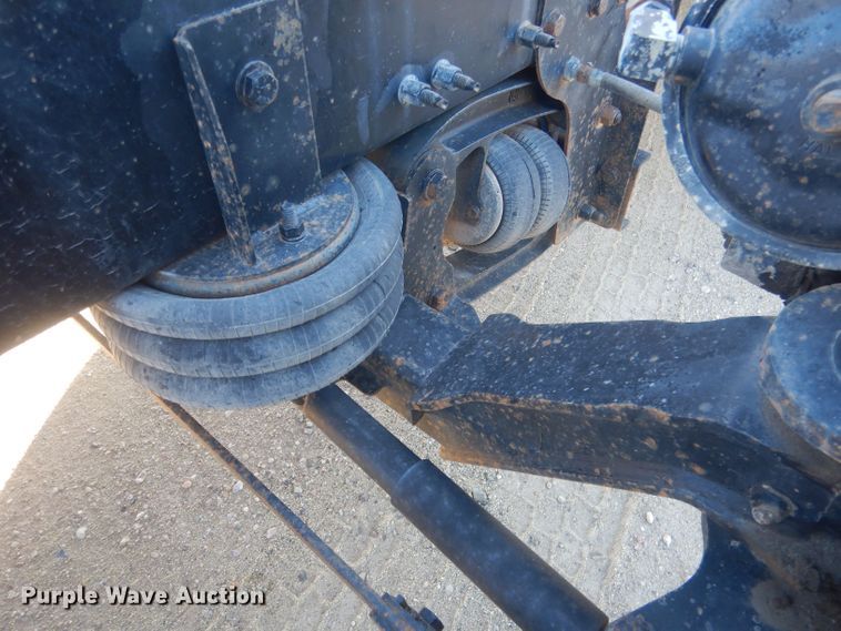 image for item HQ9518 2013 Volvo VNL  semi truck