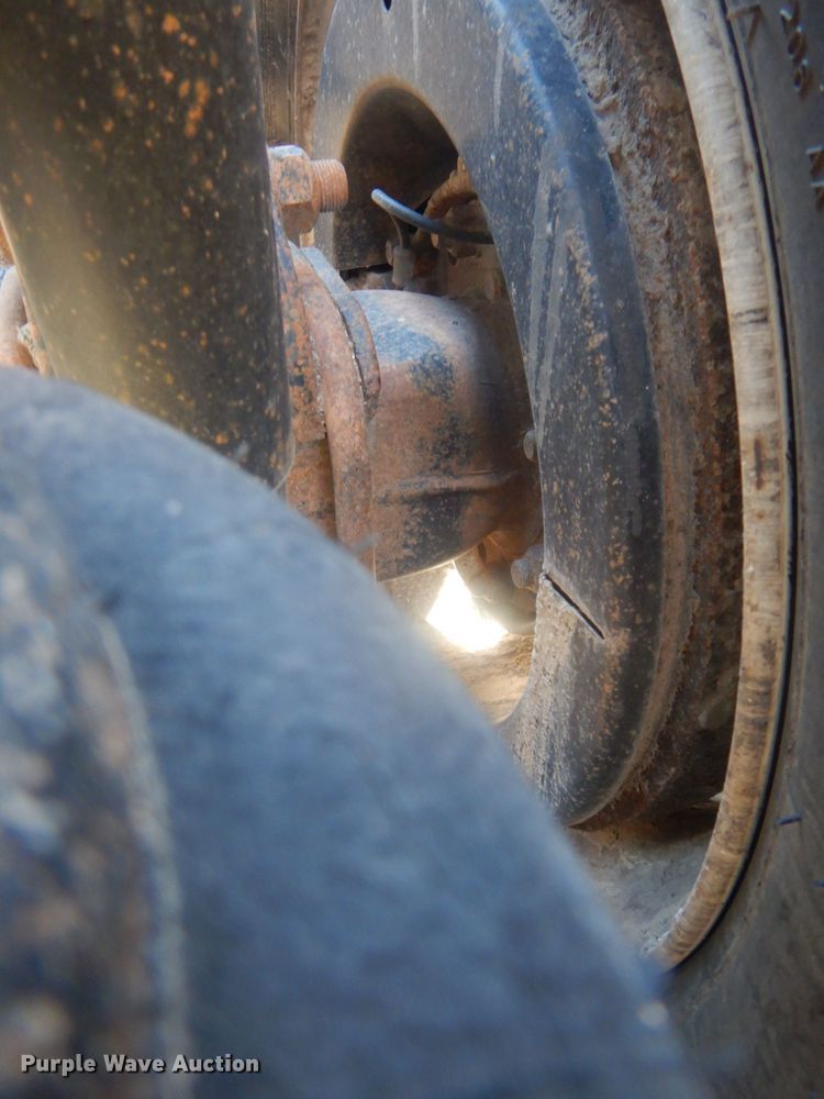 image for item HQ9518 2013 Volvo VNL  semi truck