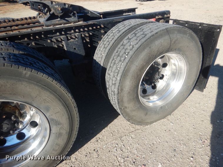 image for item HQ9518 2013 Volvo VNL  semi truck