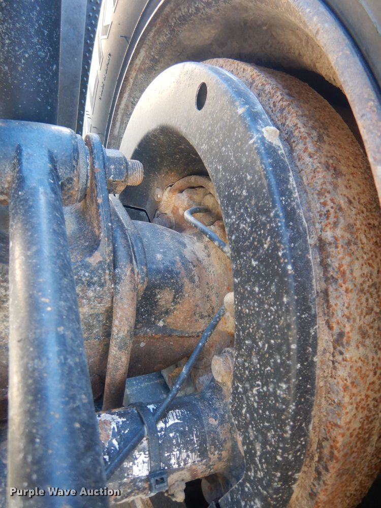 image for item HQ9518 2013 Volvo VNL  semi truck