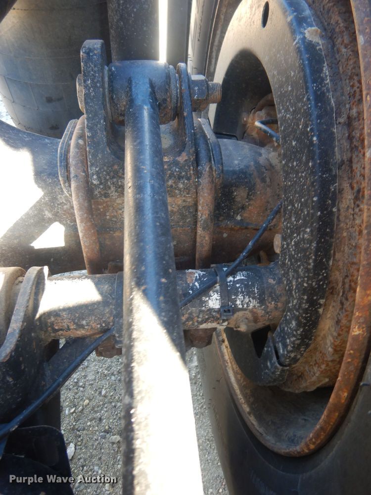 image for item HQ9518 2013 Volvo VNL  semi truck