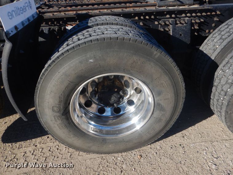 image for item HQ9518 2013 Volvo VNL  semi truck