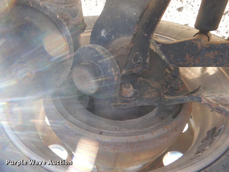 image for item HQ9518 2013 Volvo VNL  semi truck