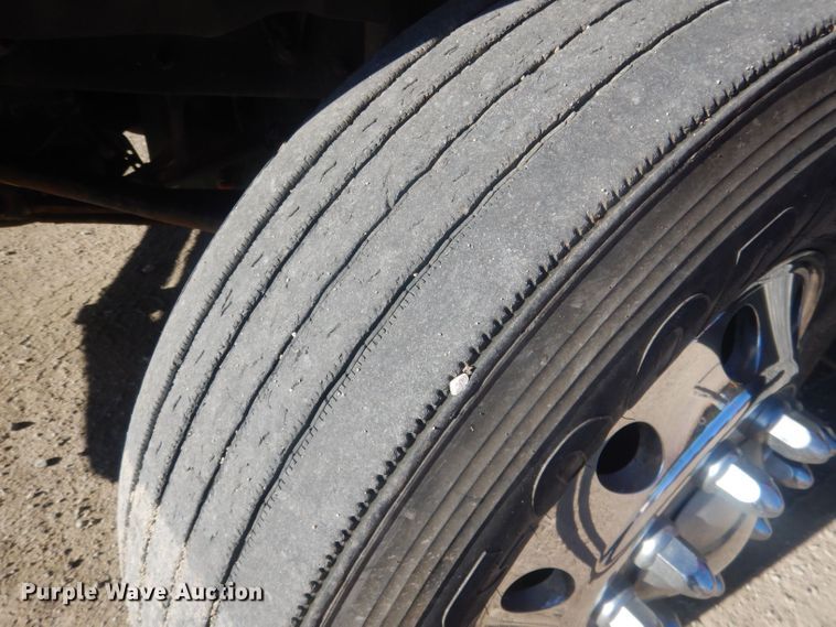 image for item HQ9518 2013 Volvo VNL  semi truck