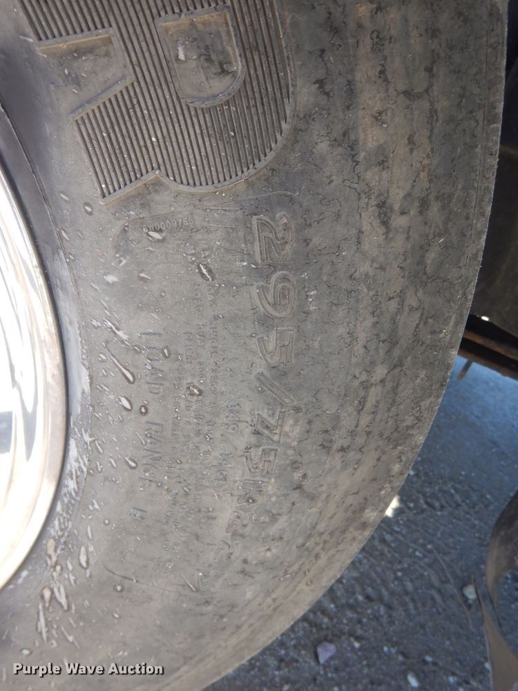 image for item HQ9518 2013 Volvo VNL  semi truck