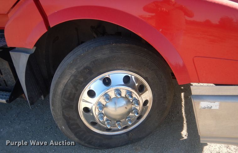 image for item HQ9518 2013 Volvo VNL  semi truck