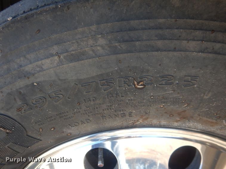 image for item HQ9518 2013 Volvo VNL  semi truck